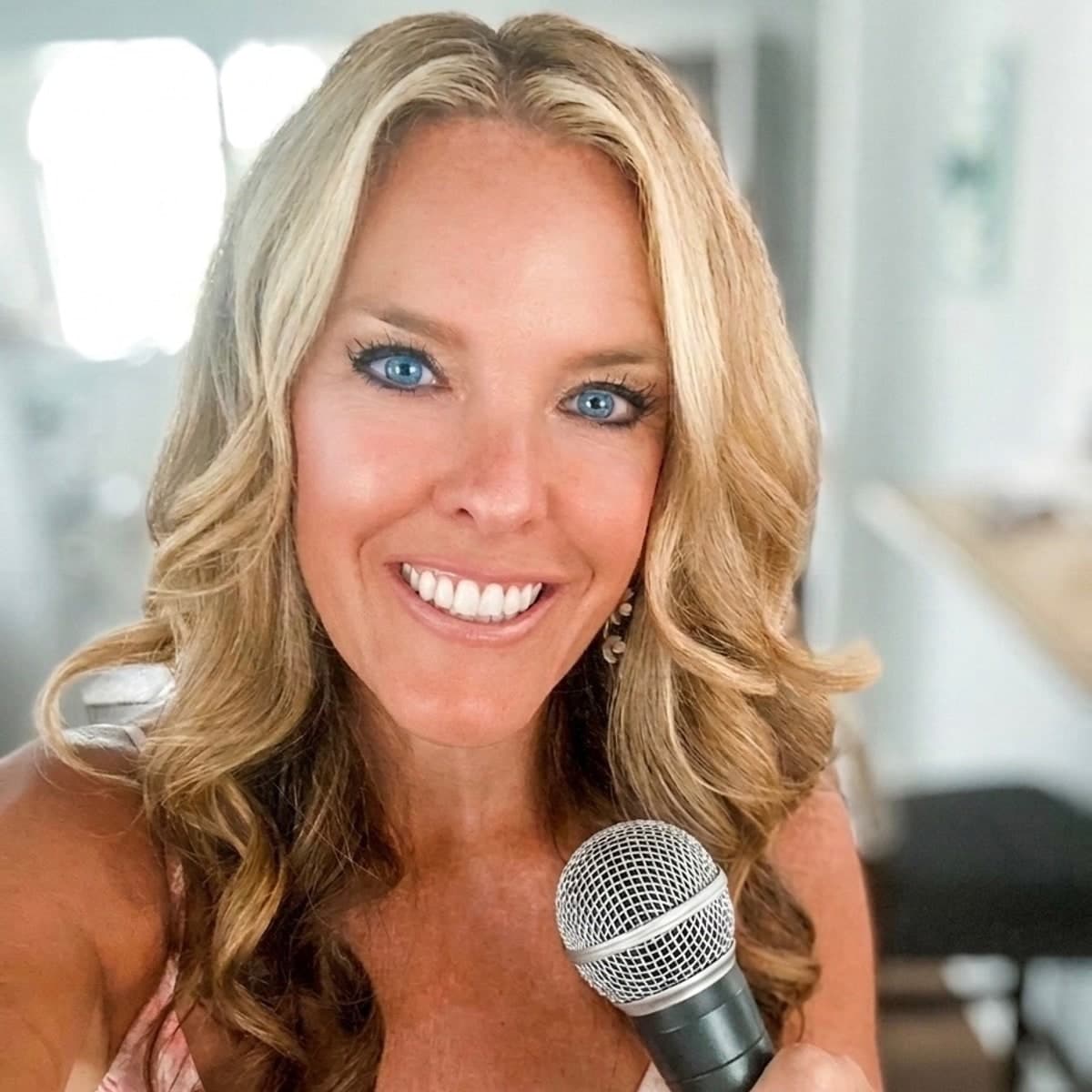 Amy Hariegel, Singer