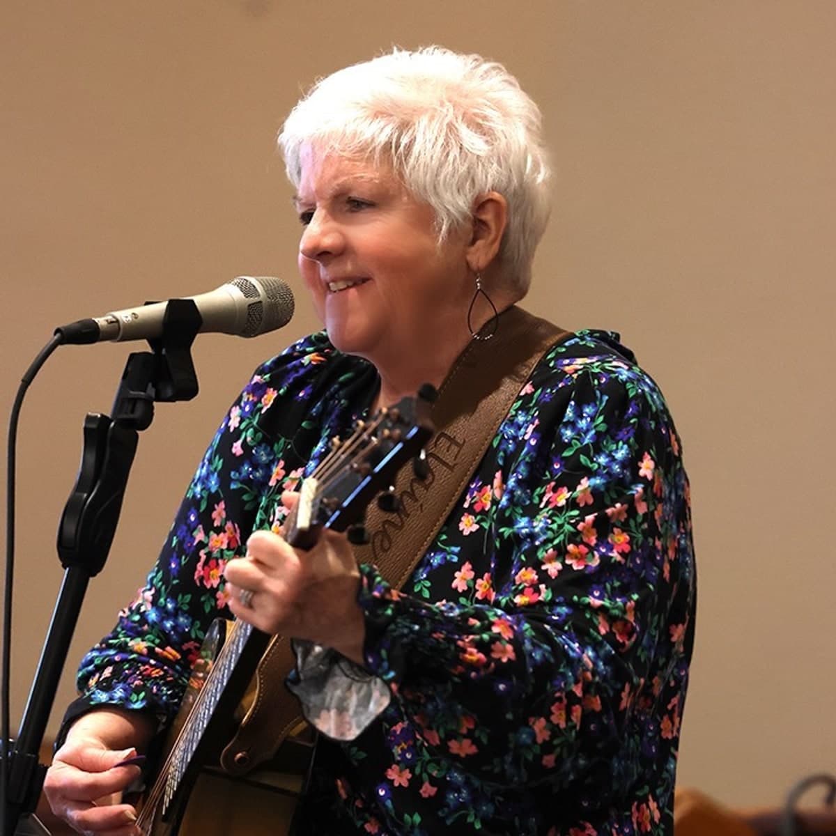 Elaine Orzechowski, Singer/Guitarist
