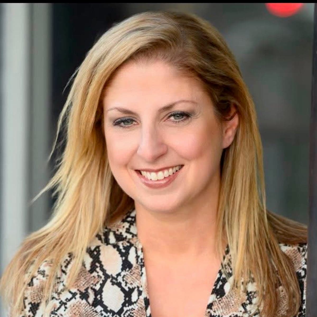 Gina Dee, Comedian