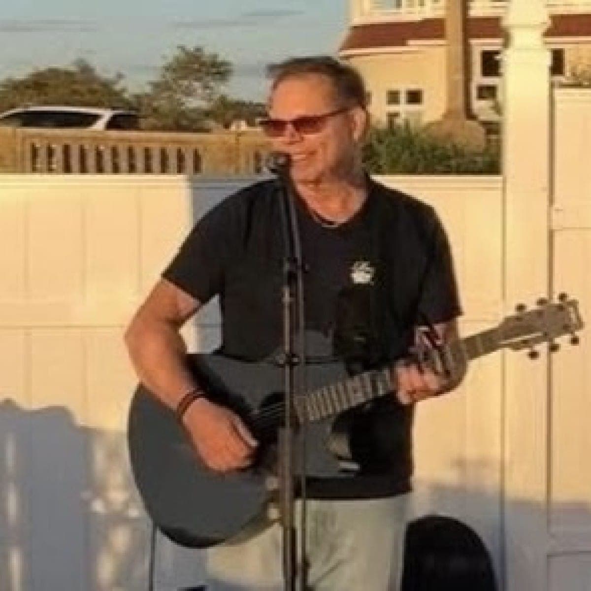 Joe Riccardello, Singer/Guitarist