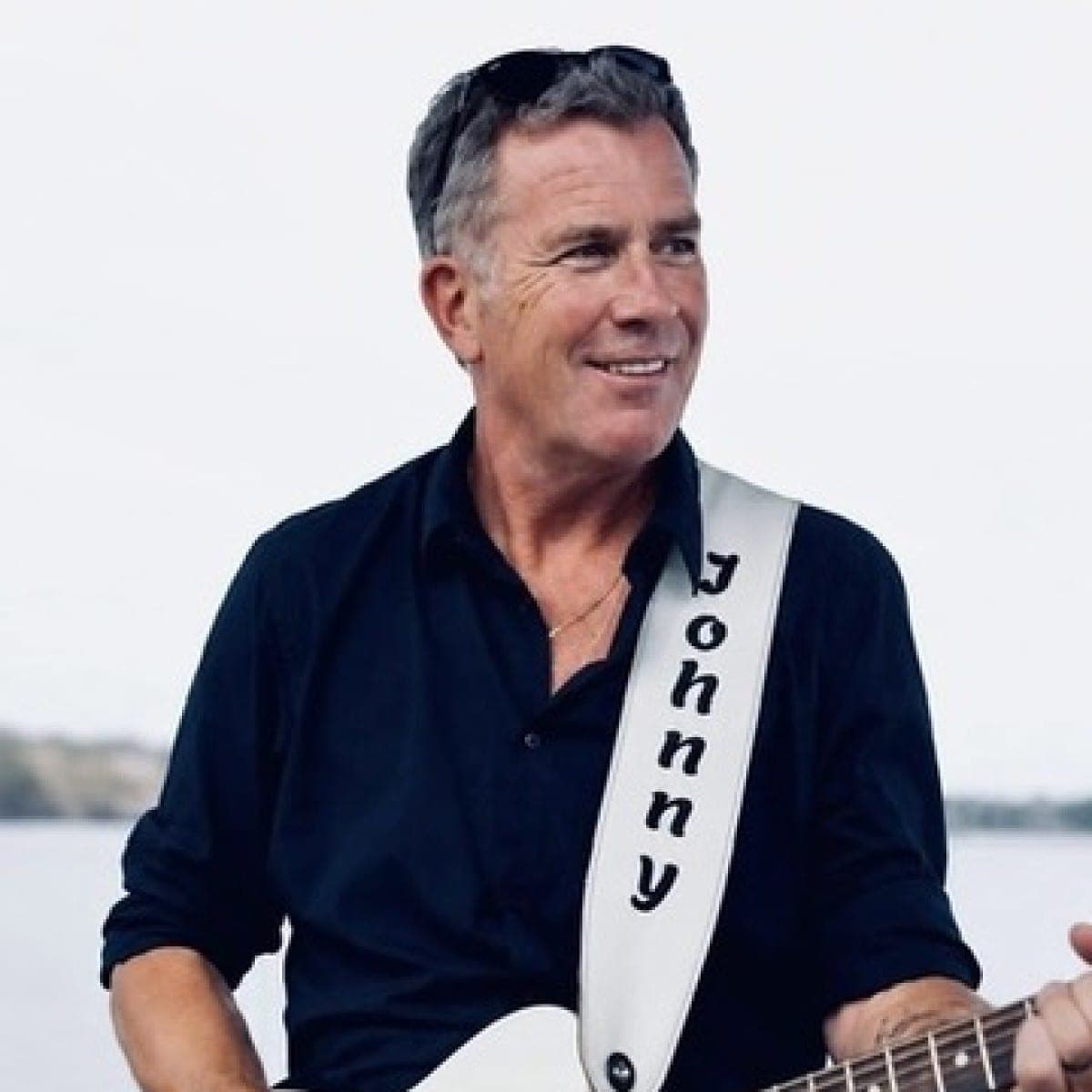 Johnny Brue, Singer/Guitarist