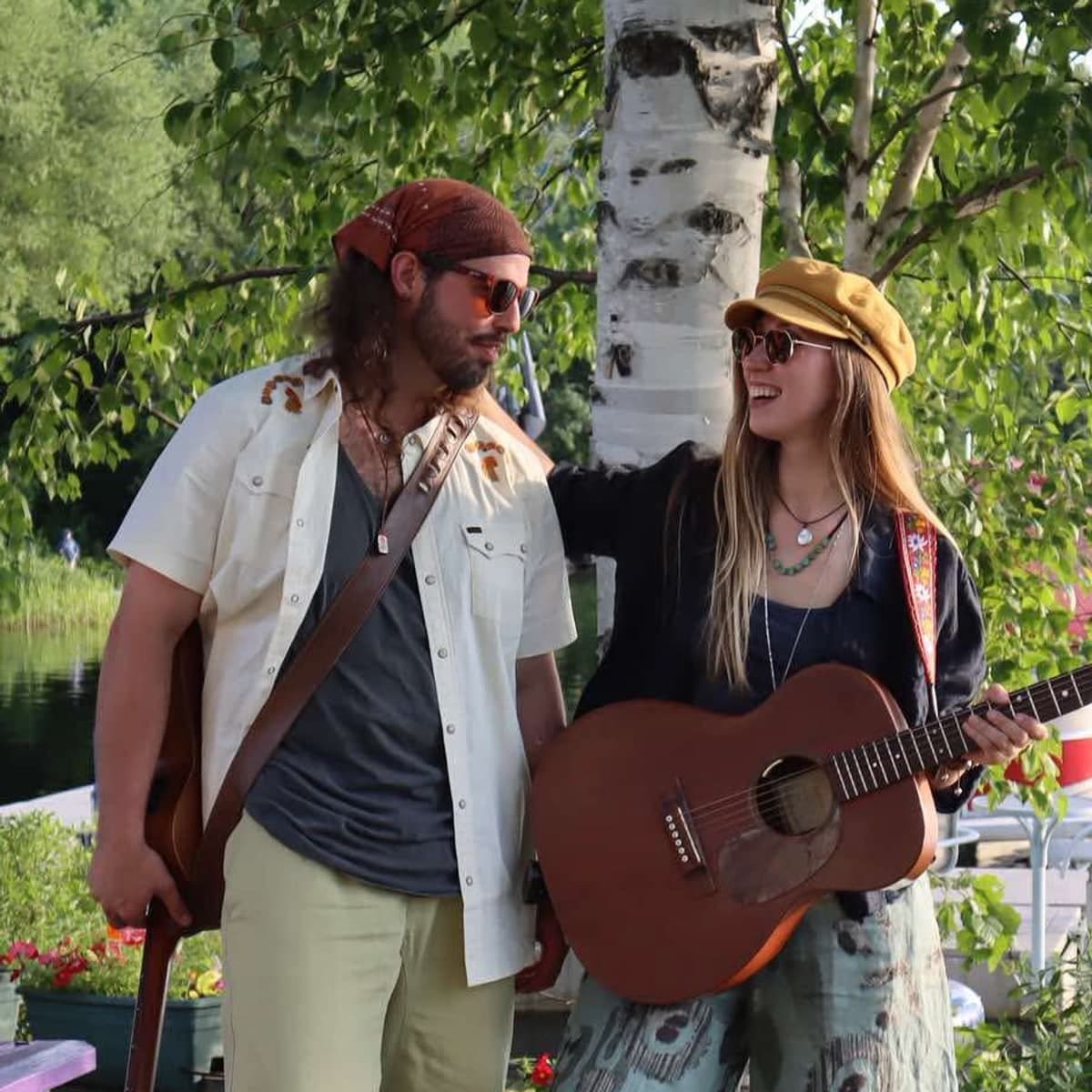 The Far Out Folks, Singers/Guitarists